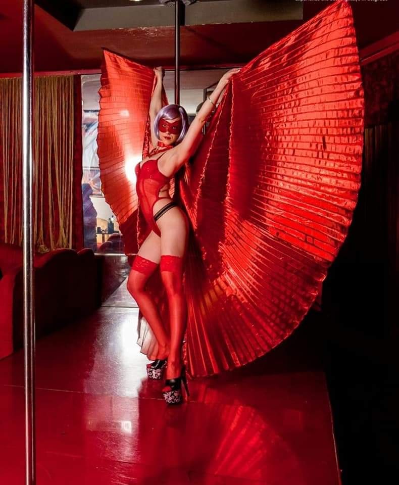 venusia strip club