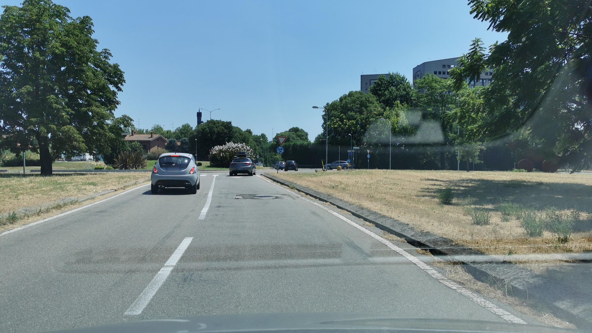 Parcheggio Raffaello Modena - vista strada